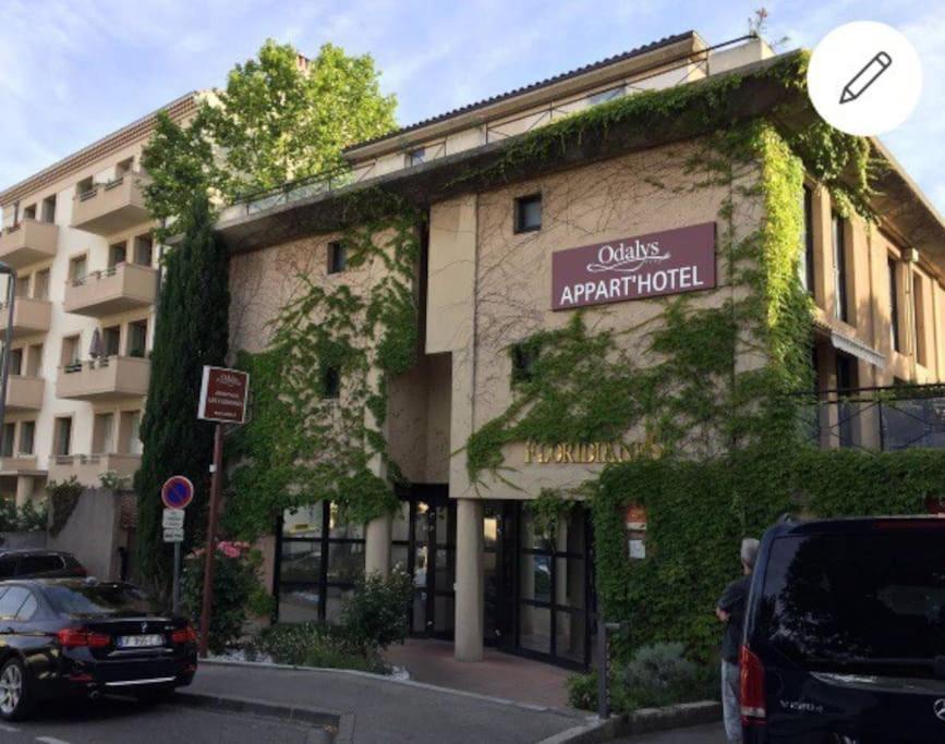 Ma Place Au Sud Aix Parking Aix-en-Provence Bagian luar foto